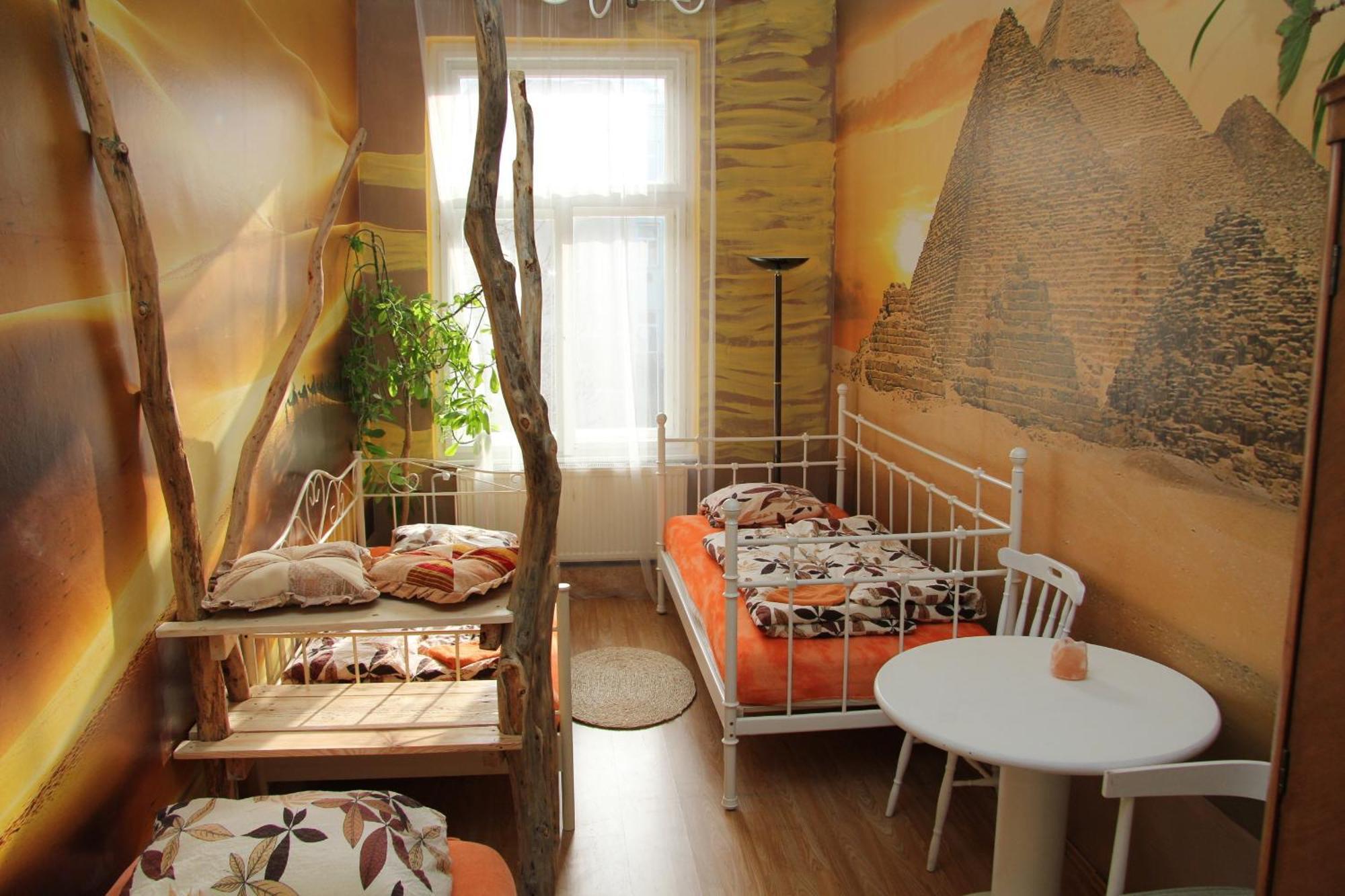 Artharmony Pension & Hostel Praag Buitenkant foto
