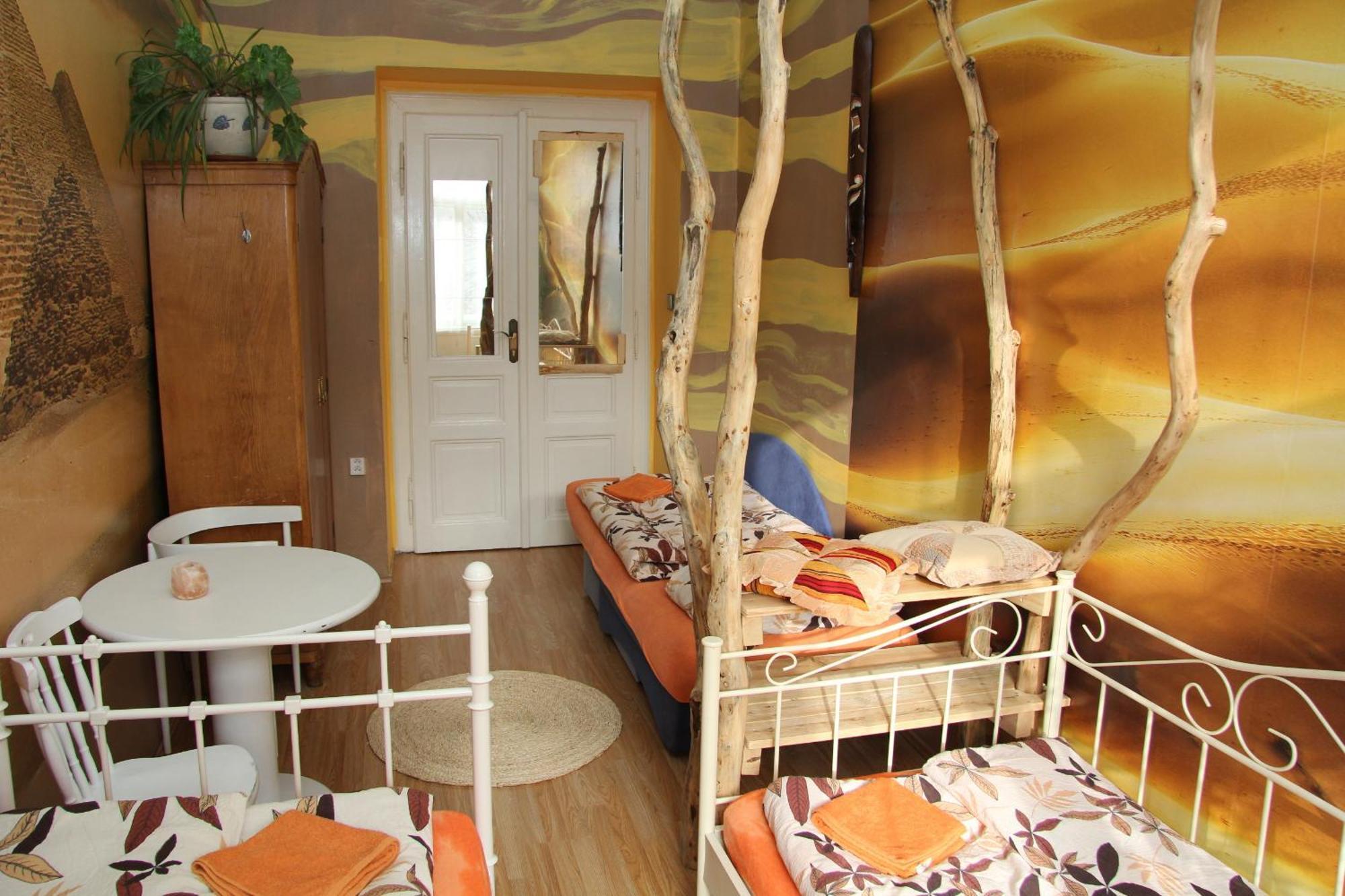 Artharmony Pension & Hostel Praag Buitenkant foto
