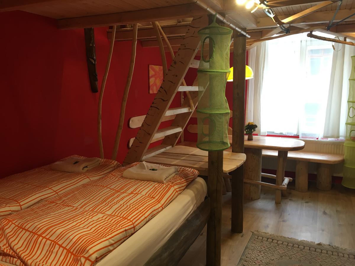 Artharmony Pension & Hostel Praag Buitenkant foto
