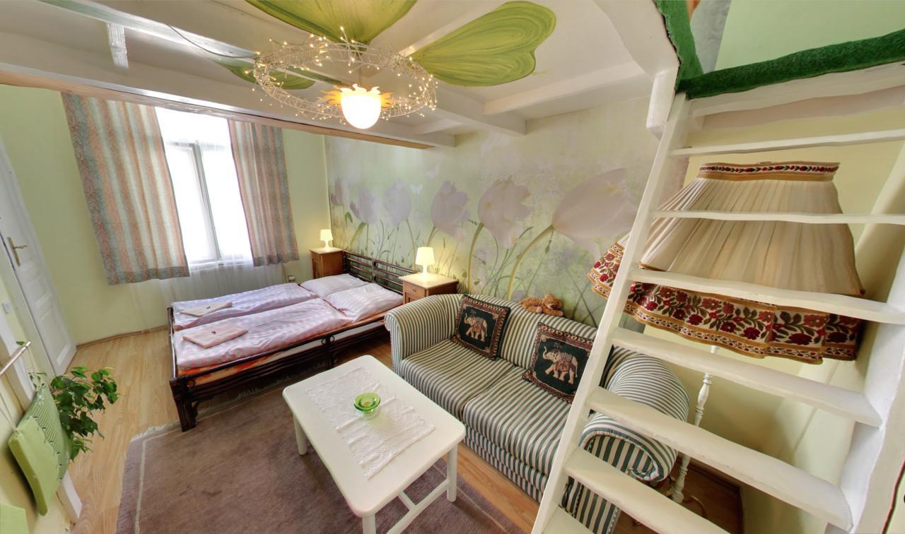 Artharmony Pension & Hostel Praag Buitenkant foto