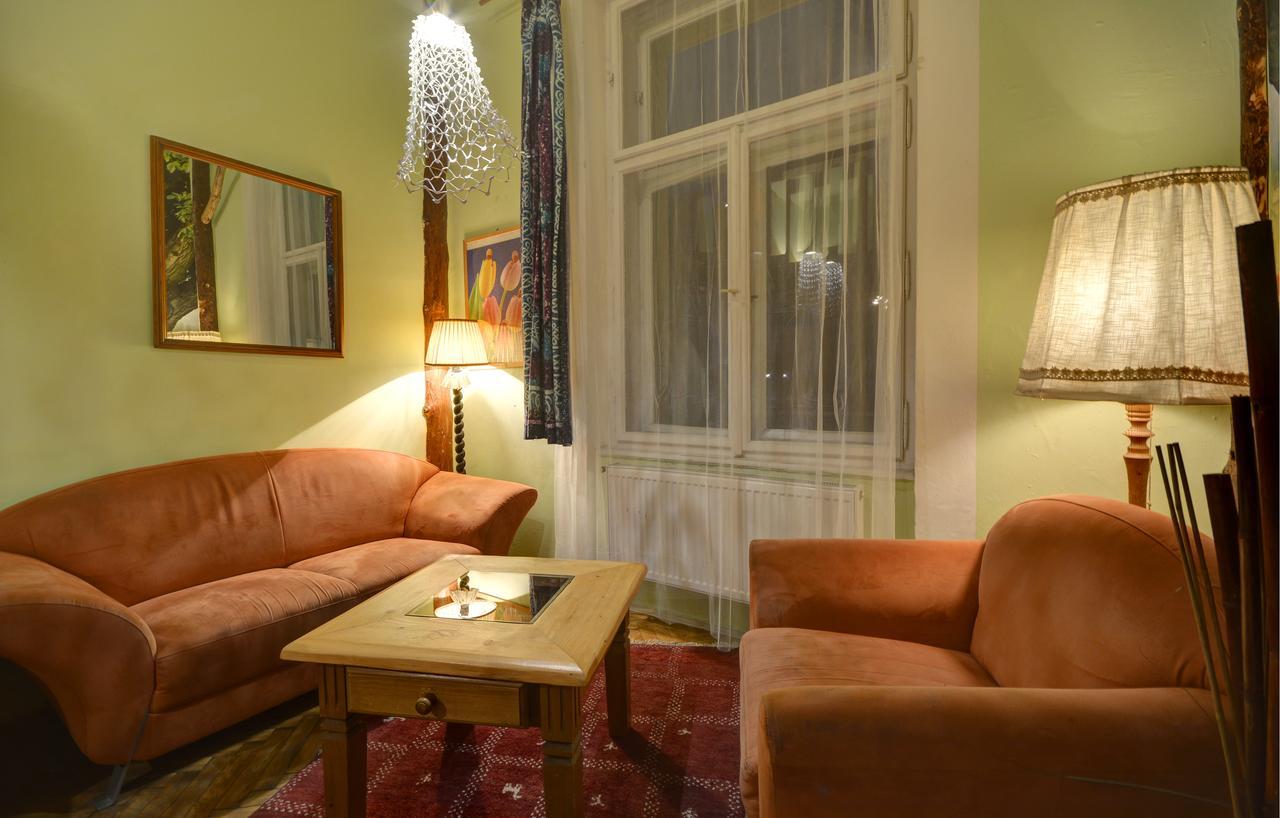 Artharmony Pension & Hostel Praag Buitenkant foto