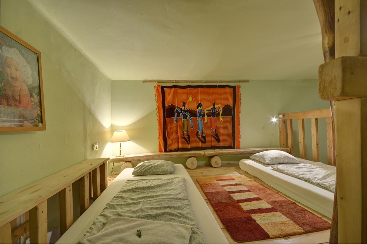 Artharmony Pension & Hostel Praag Buitenkant foto