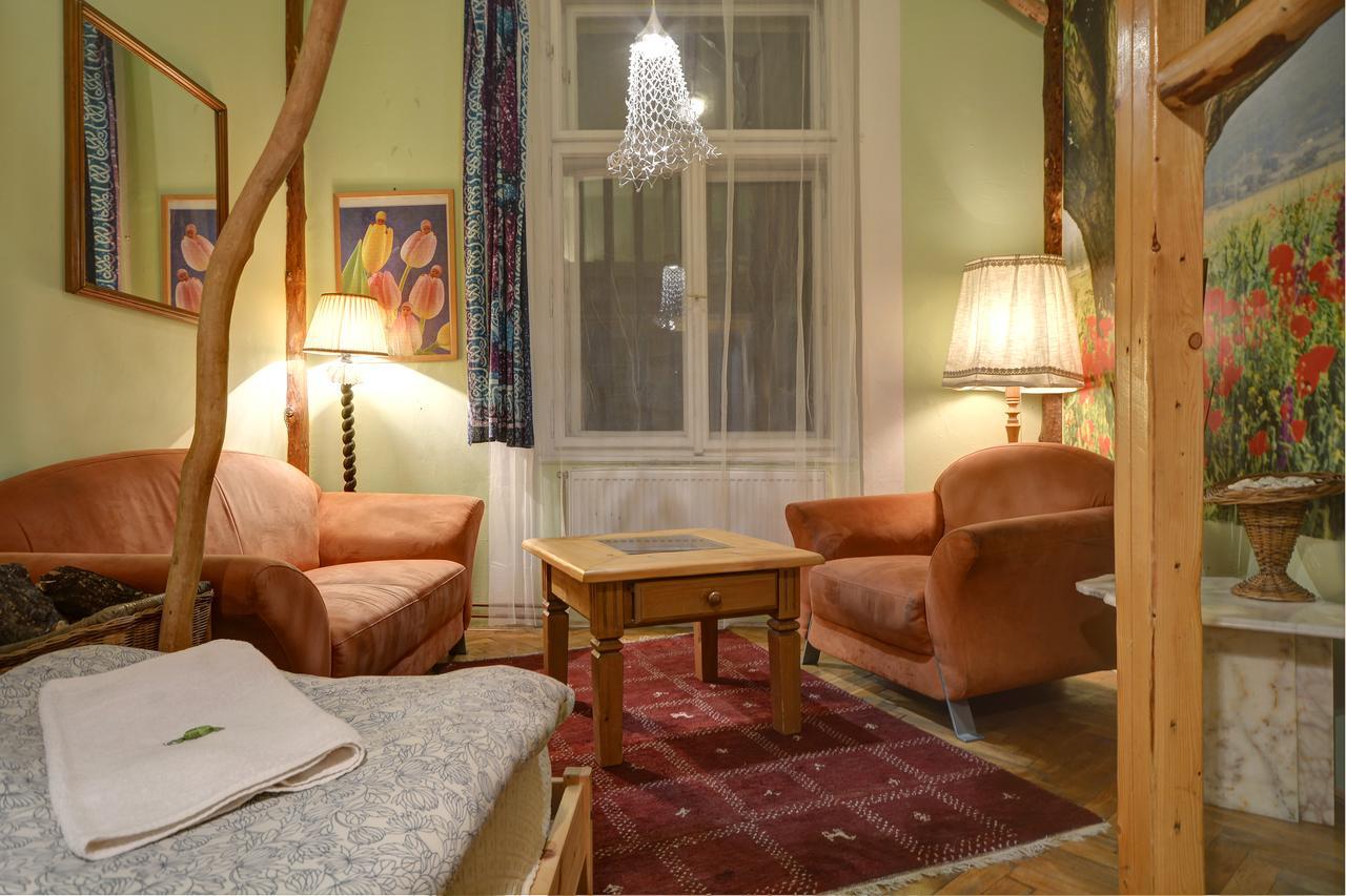 Artharmony Pension & Hostel Praag Buitenkant foto