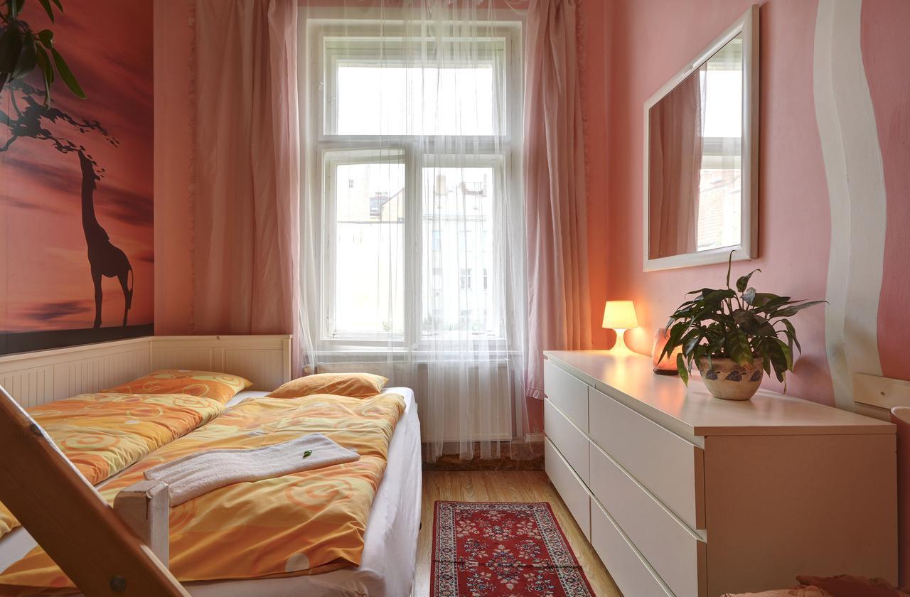 Artharmony Pension & Hostel Praag Buitenkant foto